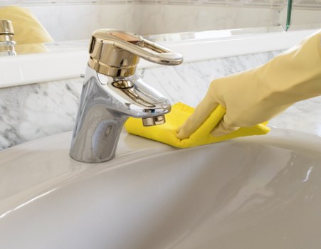 Local floor cleaning service working in a SE11 flat